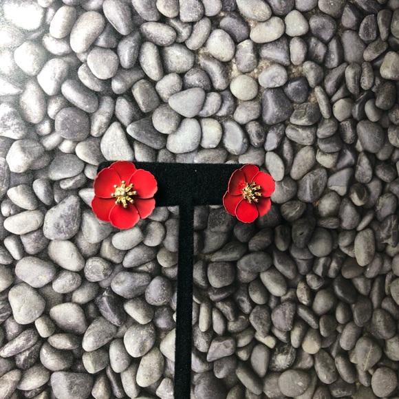 Red flower petal earrings. - Picture 3 of 4